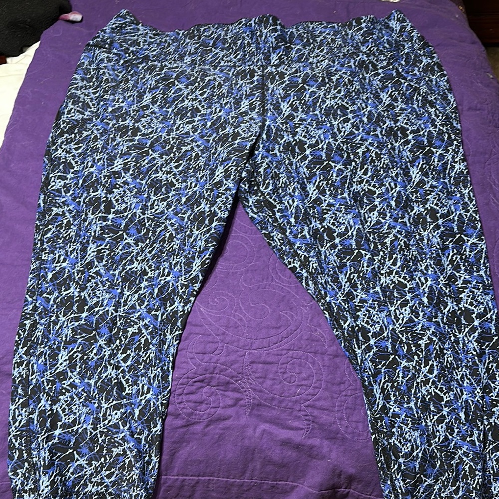 Livi by Lane Bryant blue and Black Patterned leggings